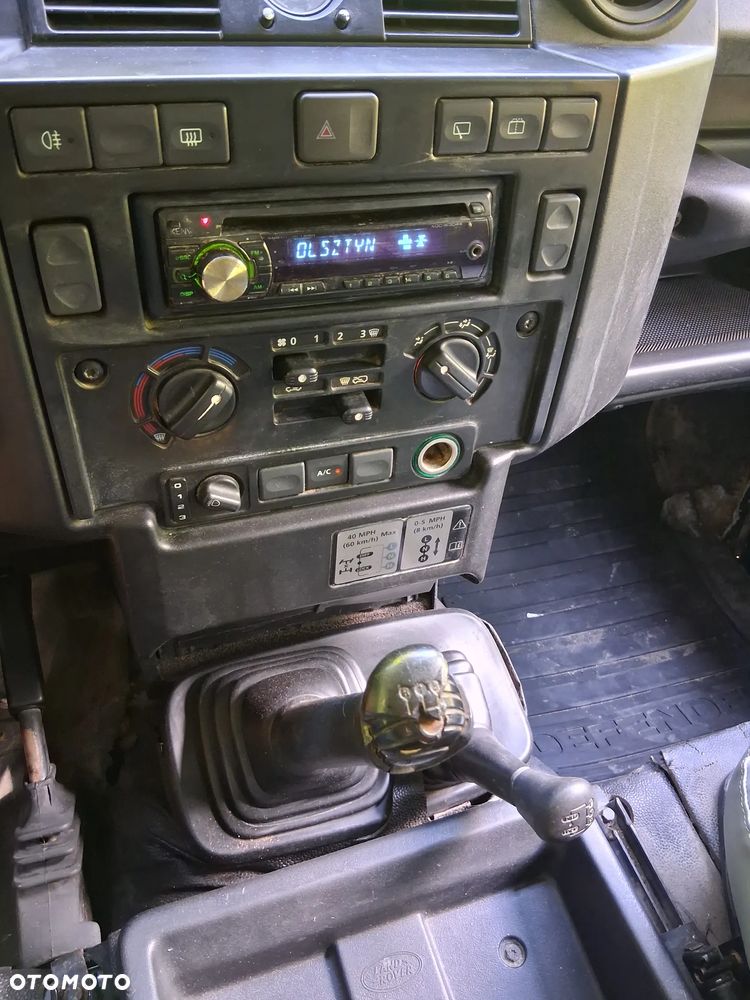 Land Rover Defender 2.4 TD4 SE - 11