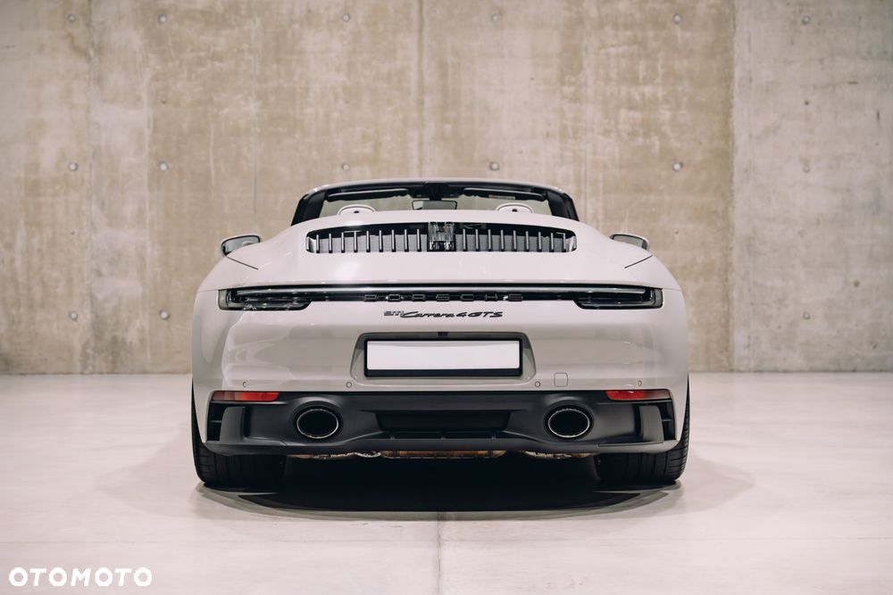 Porsche 911 Carrera 4 GTS - 30