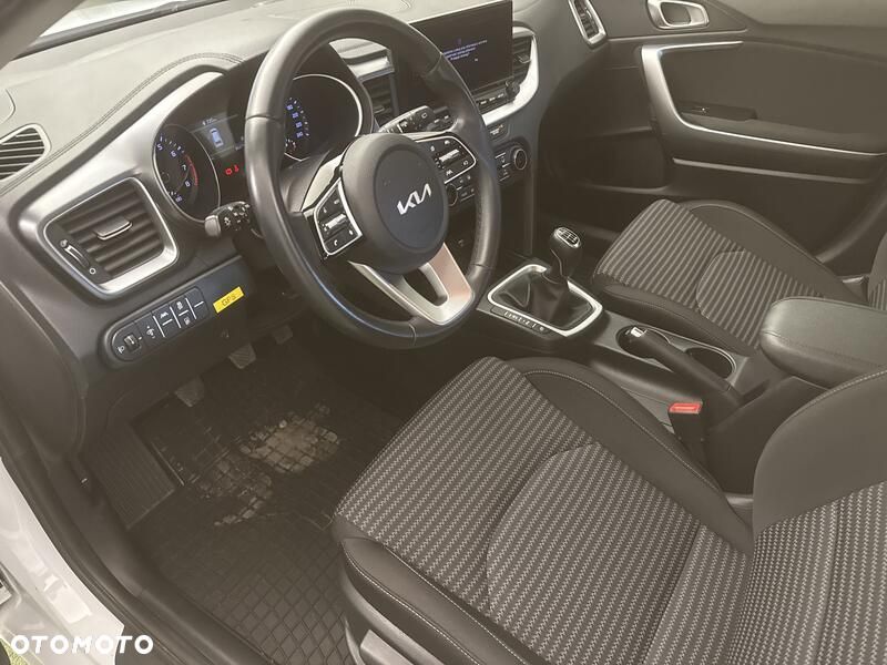 Kia Ceed 1.5 T-GDI M - 10