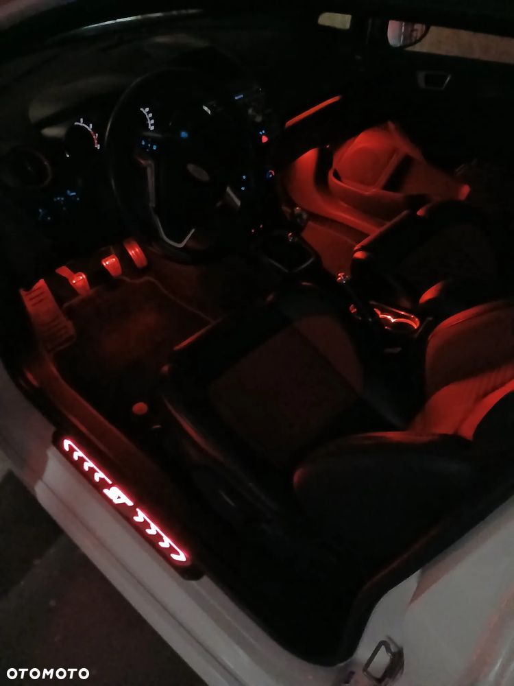Ford Fiesta 1.6 EcoBoost ST - 29