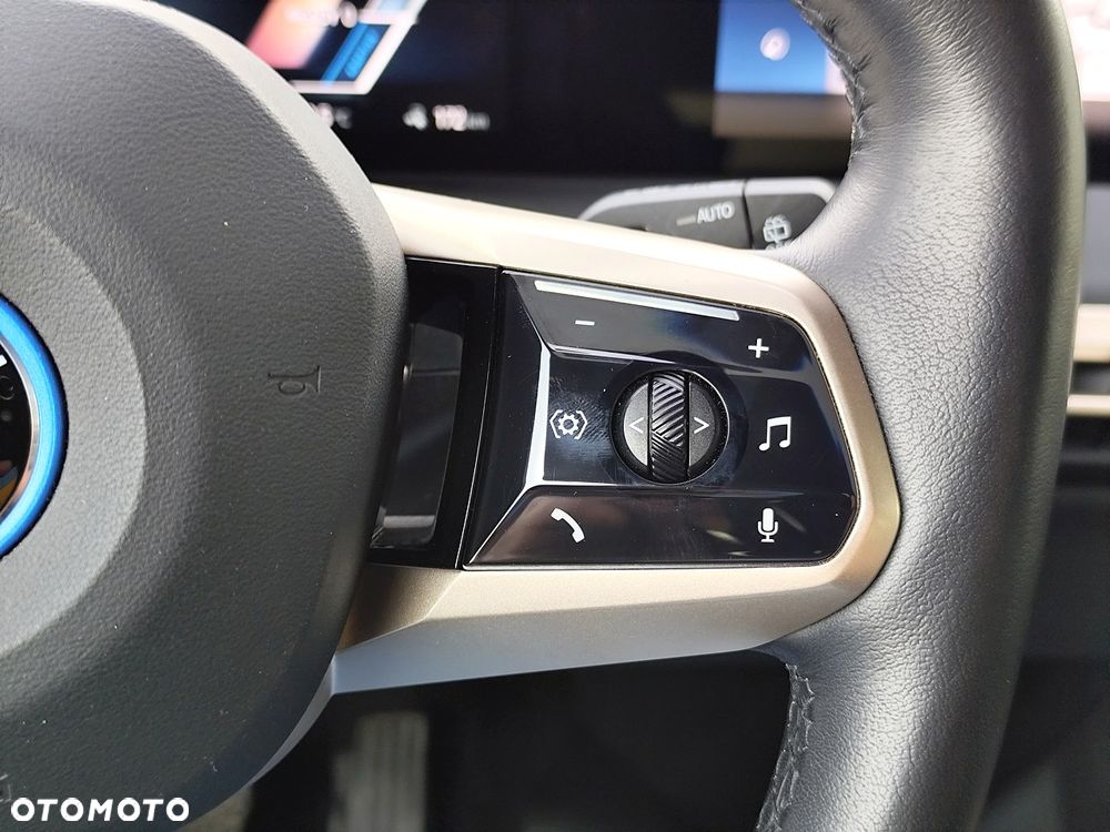 BMW iX xDrive40 76.6kWh Signature - 30
