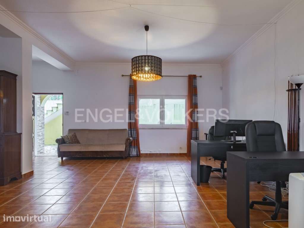 Moradia T5+1 em Porto Salvo: Espaço, Versatilidade e Exclusividade - Grande imagem: 2/40