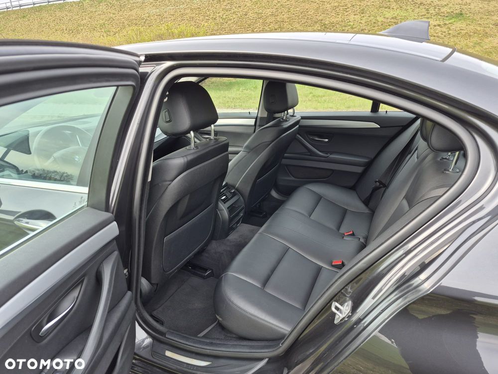 BMW Seria 5 520d xDrive - 16