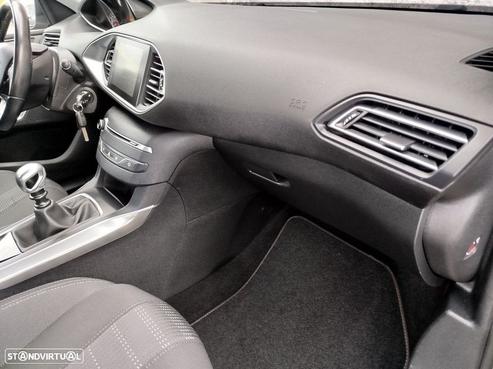 Peugeot 308 SW 1.2 PureTech Allure J17 - 23