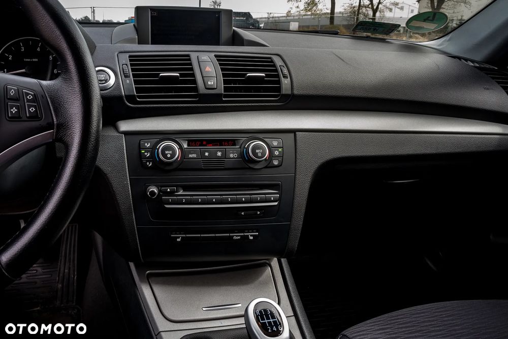 BMW Seria 1 116i - 29