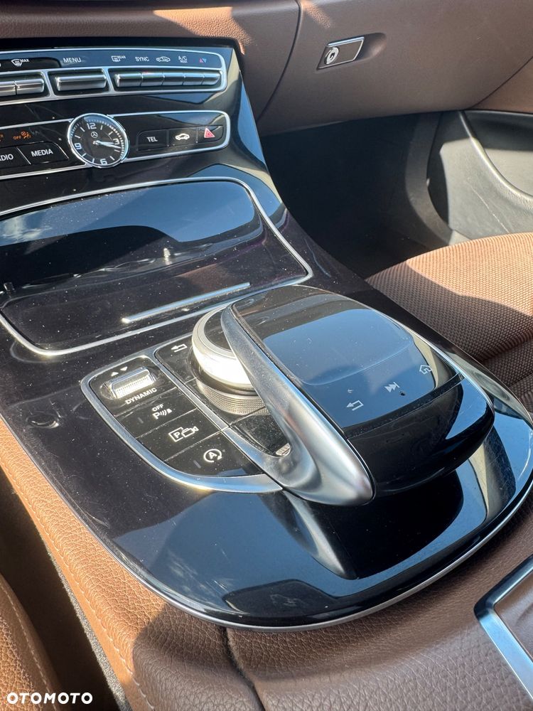 Mercedes-Benz Klasa E 220 d T 9G-TRONIC Avantgarde - 39