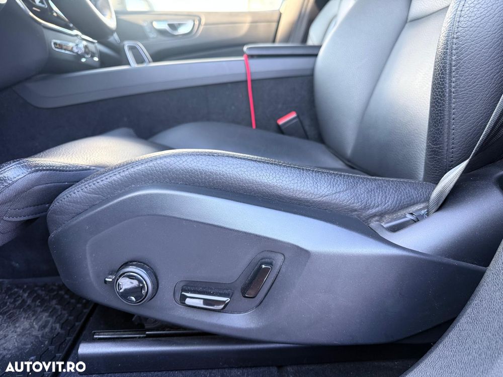 Volvo XC 60 B4 D Plus Dark - 13
