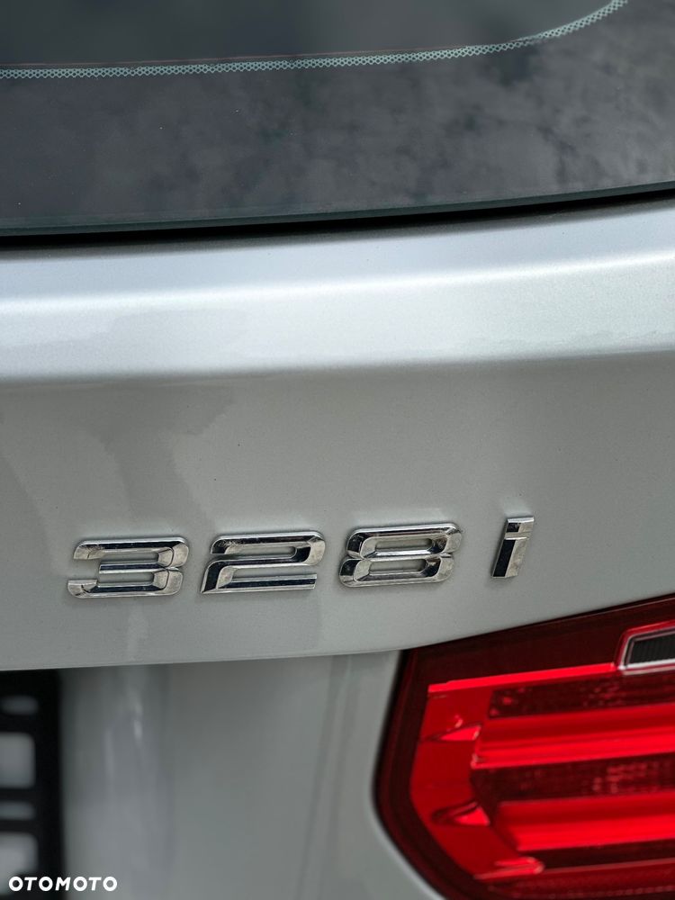 BMW Seria 3 328i Sport Line - 11