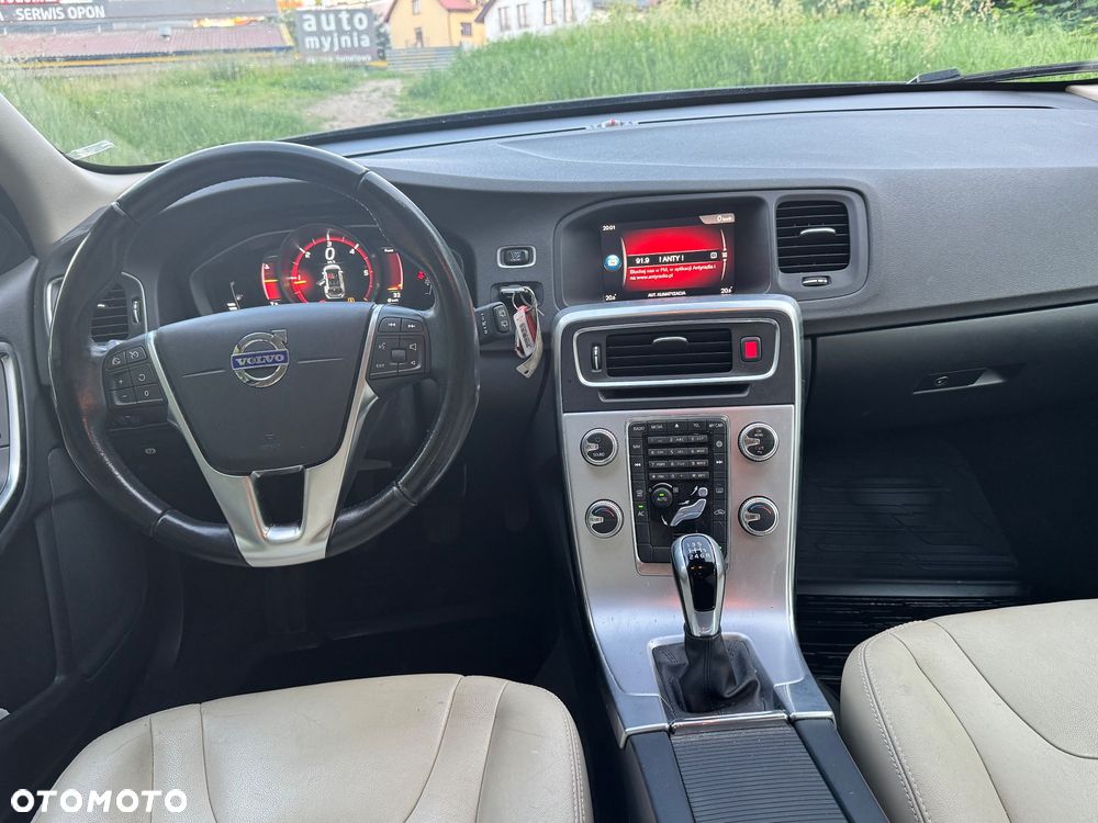 Volvo V60 D4 Summum - 15