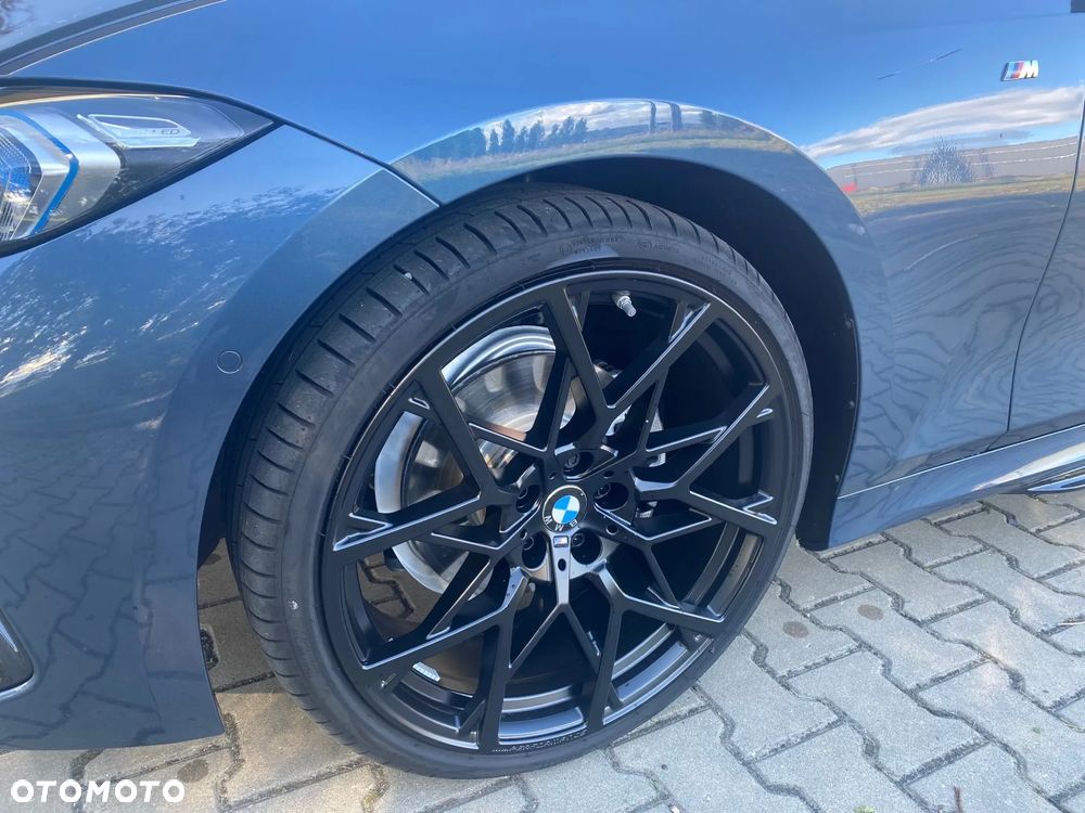 BMW Seria 3 320d xDrive mHEV - 13