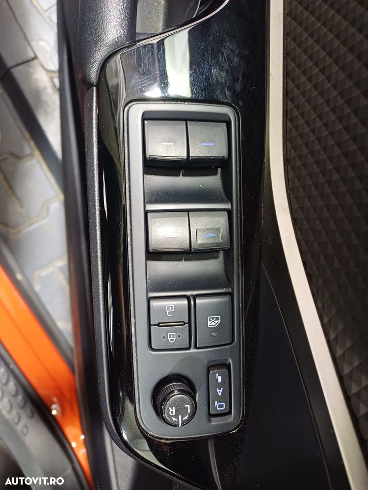 Toyota C-HR 2.0 HSD 184 CP 4x2 CVT Classy Bi-Tone - 10