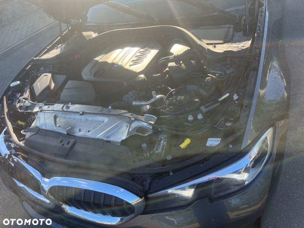 BMW Seria 3 318d Touring Sport Line - 19