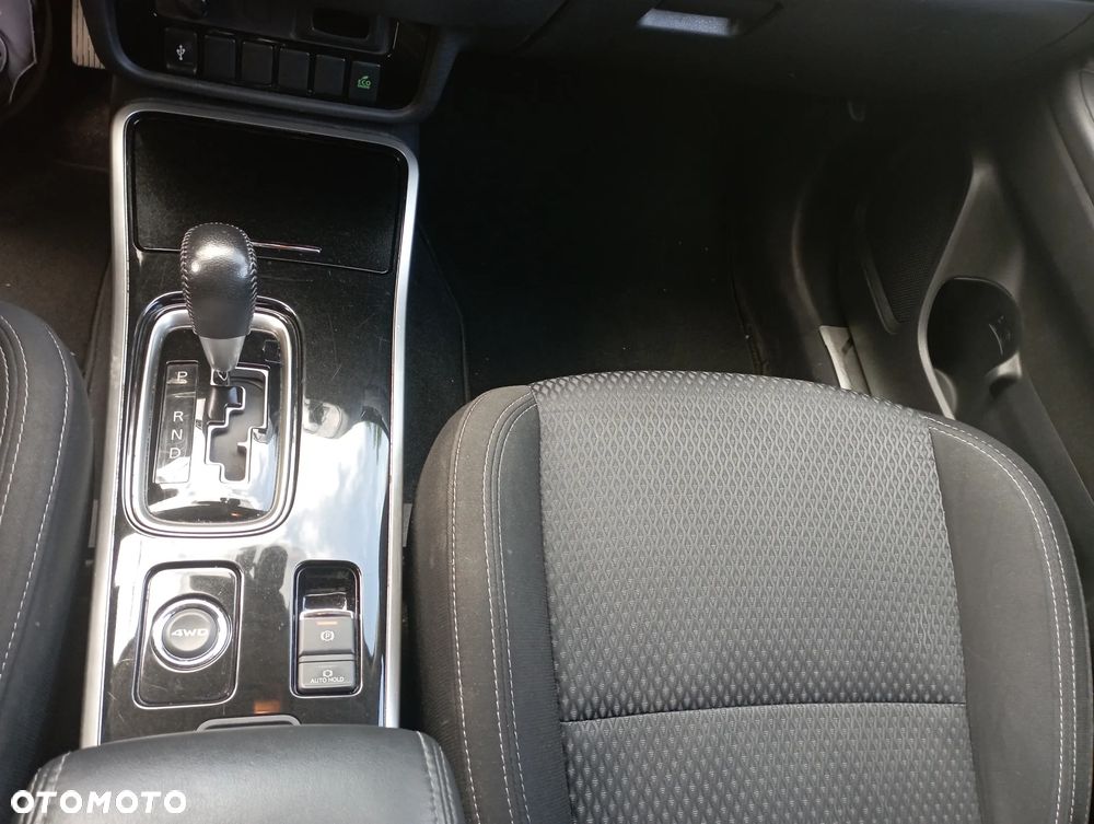 Mitsubishi Outlander 2.0 Intense + SDA 4WD CVT - 16