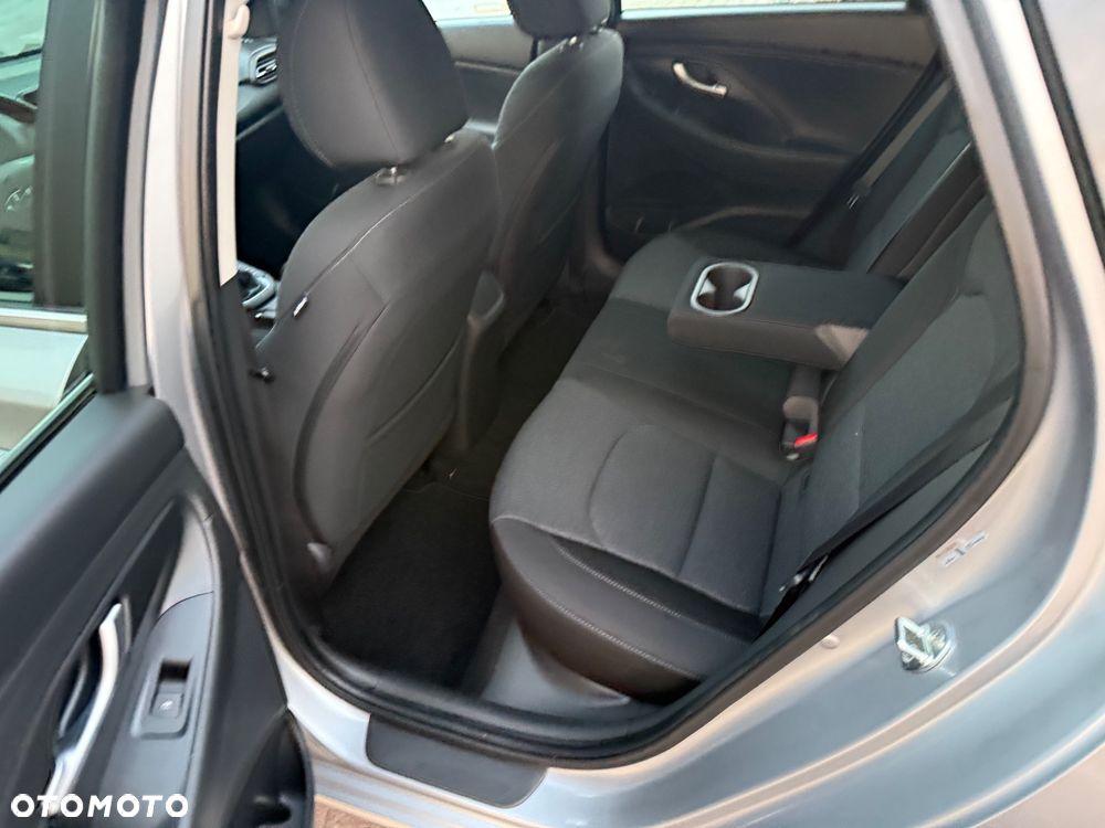 Hyundai i30 1.5 T-GDI 48V-Hybrid Advantage - 12