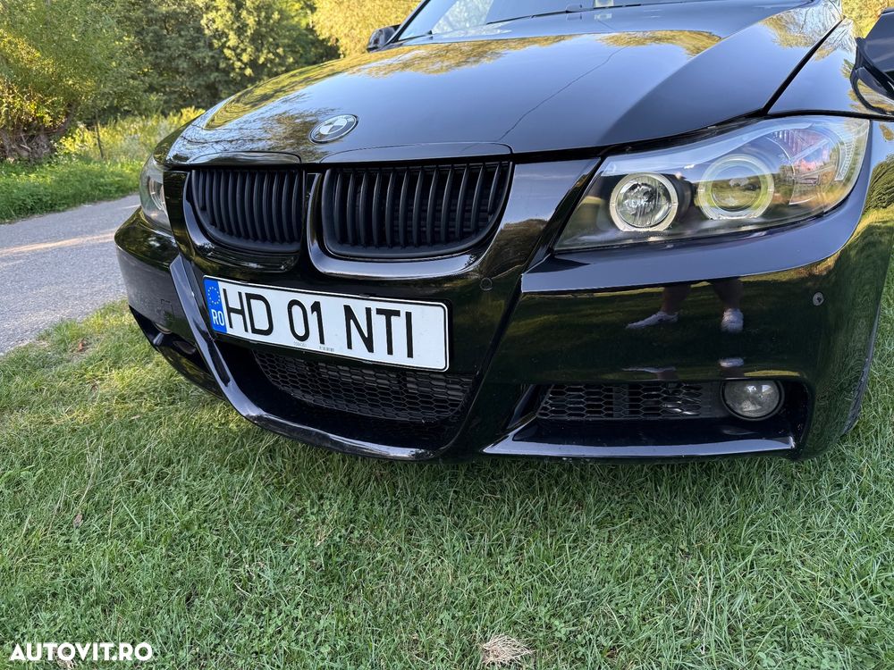 BMW Seria 3 320d DPF Touring Aut. - 2