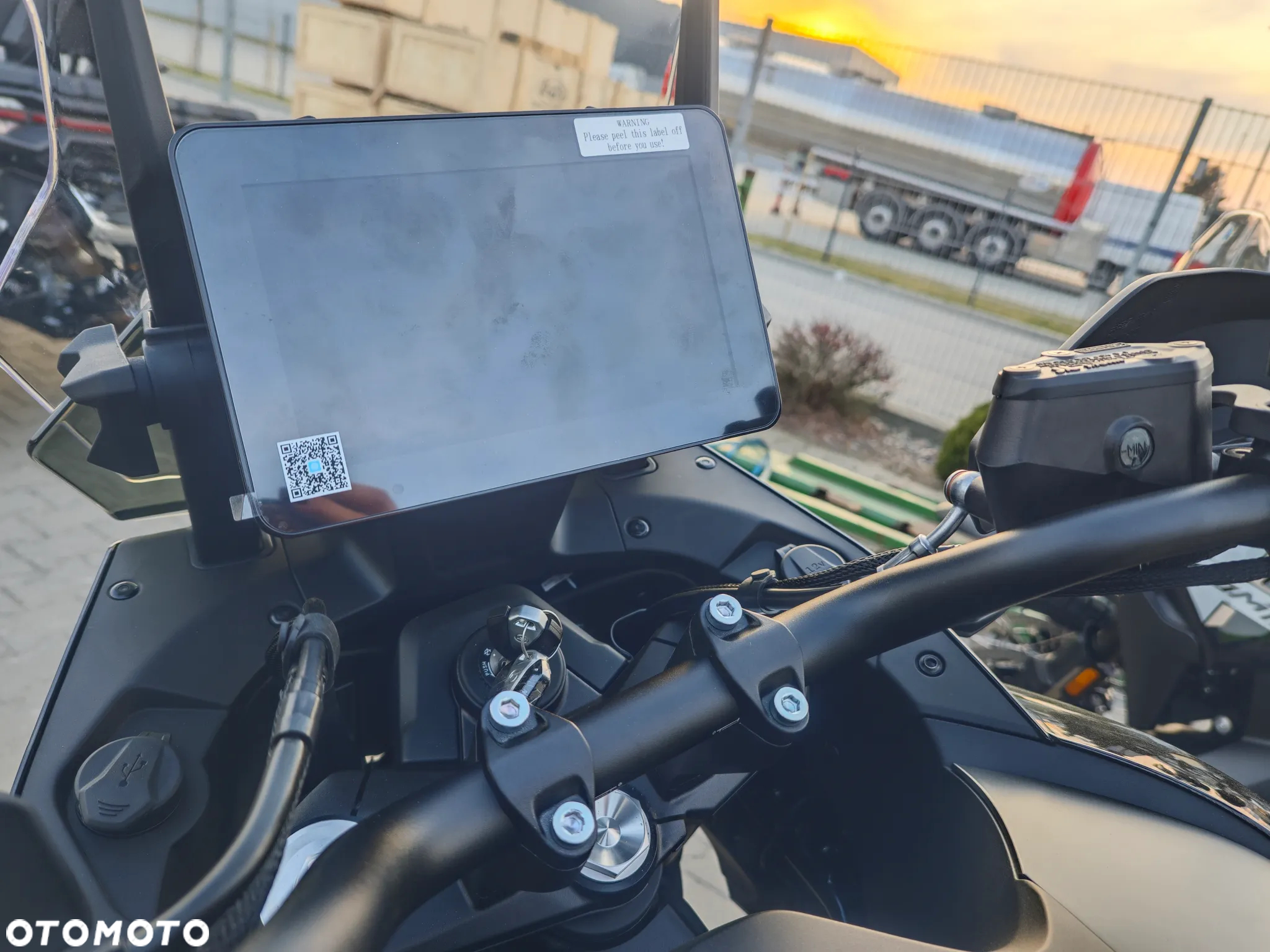 CFMoto MT - 10