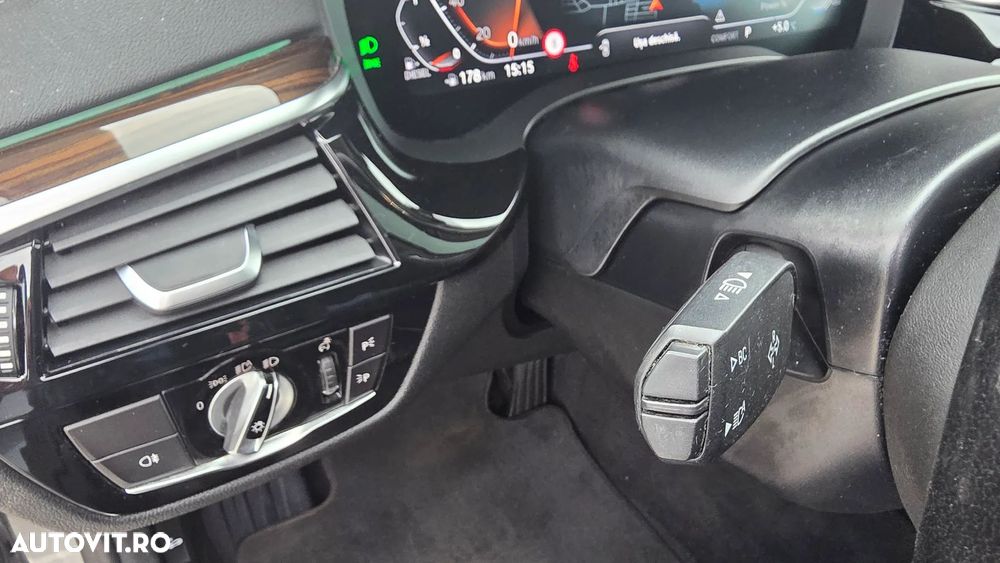 BMW Seria 5 520d Aut. Luxury Line - 28