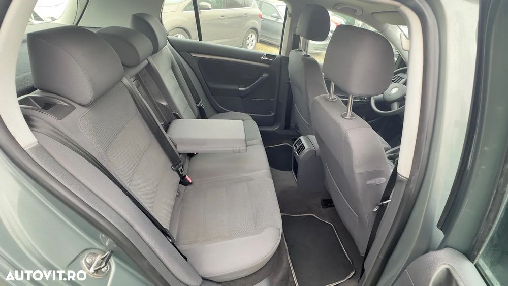 Volkswagen Golf - 22