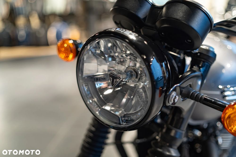 Triumph Bonneville - 17