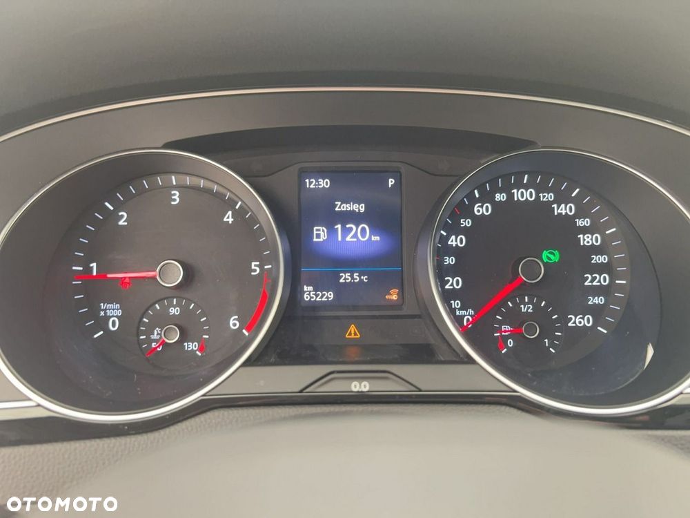 Volkswagen Passat - 15