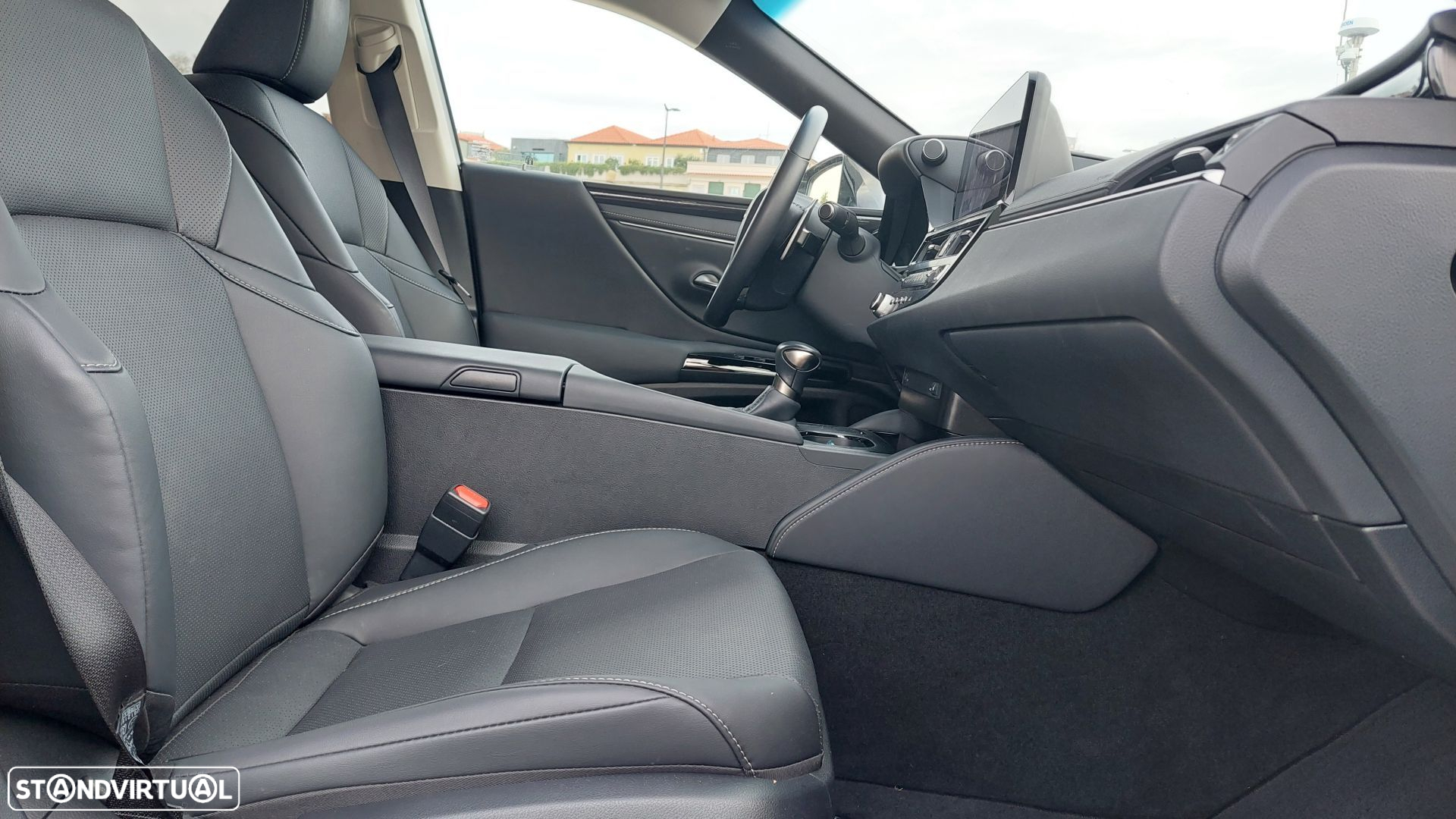 Lexus ES 300h Sport - 10