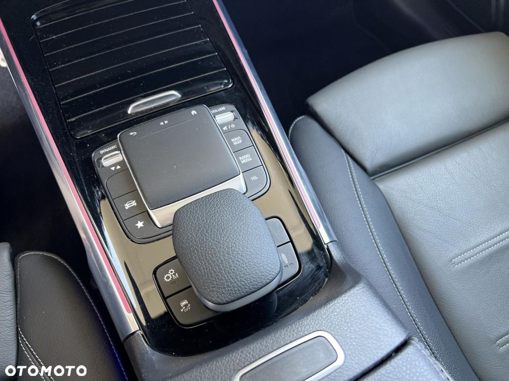 Mercedes-Benz GLB - 13