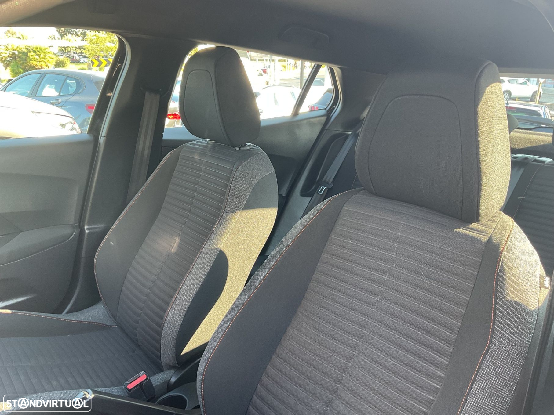 Peugeot 2008 1.2 PureTech Active Pack - 23