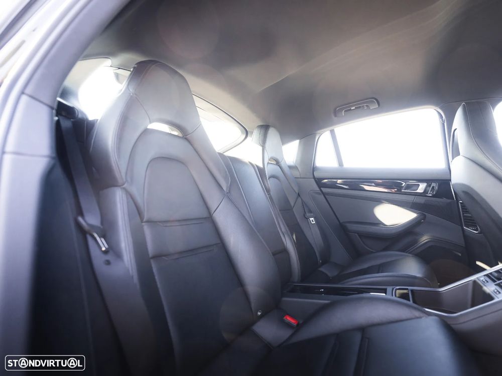 Porsche Panamera 4 E-Hybrid - 25