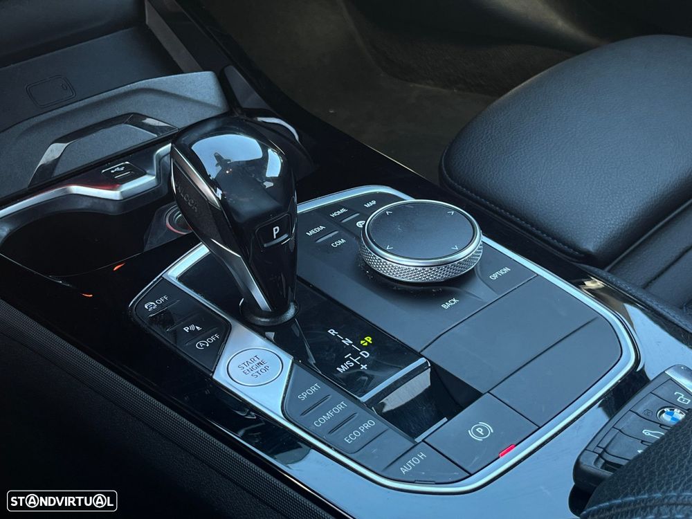 BMW 118 i Pack M Auto - 4