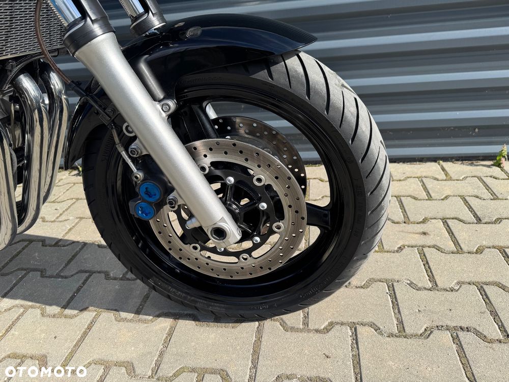 Yamaha XJR - 18