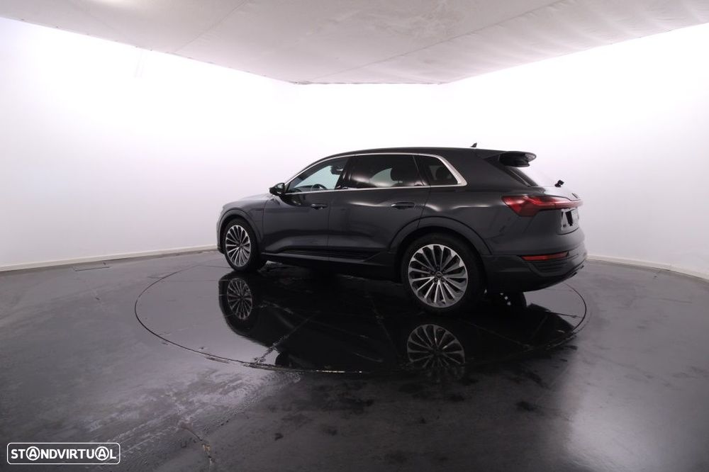Audi Q8 e-Tron 55 quattro Advanced - 4