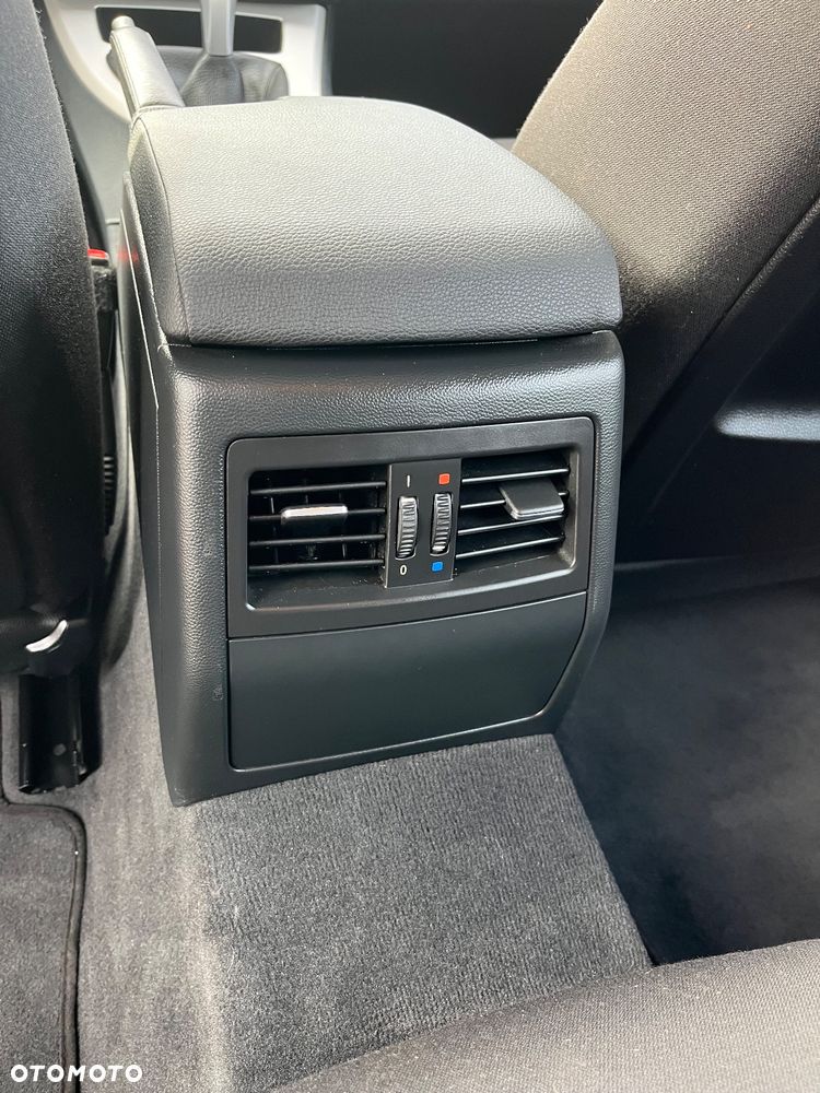 BMW Seria 3 318i Touring - 21