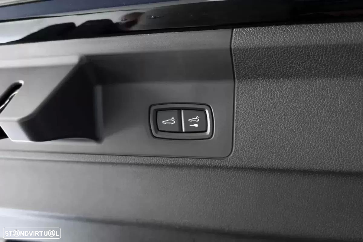 Porsche Panamera 4 E-Hybrid - 26