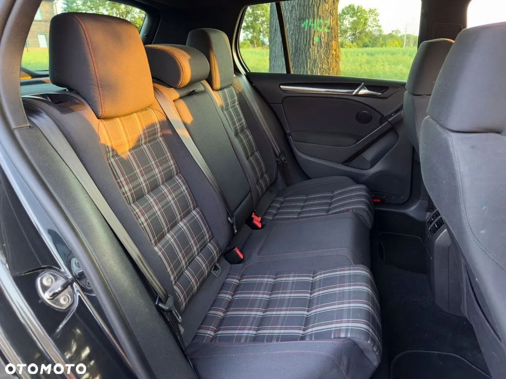 Volkswagen Golf ver-vi-2-0-tsi-gti - 5
