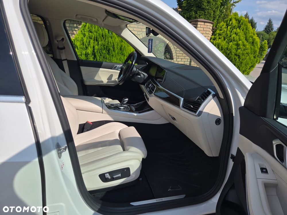 BMW X5 xDrive30d mHEV - 33
