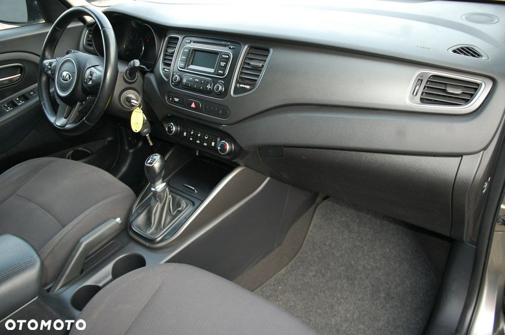 Kia Carens - 24