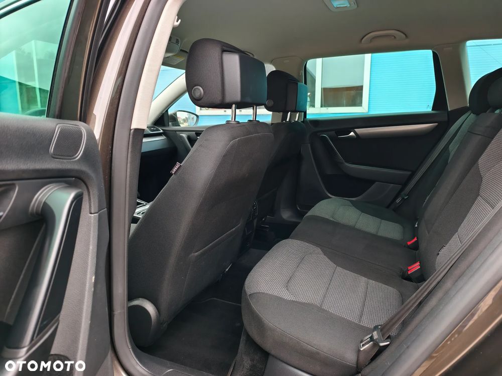 Volkswagen Passat 2.0 TDI BlueMotion Technology Comfortline - 13