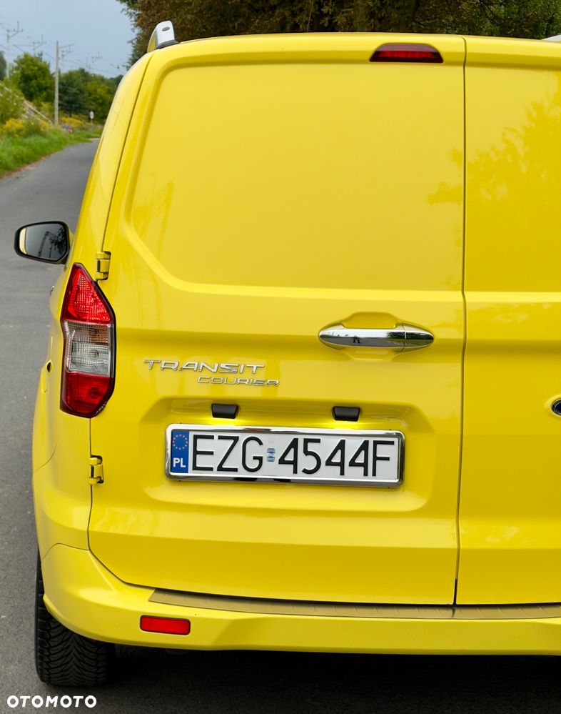 Ford Transit Courier - 33