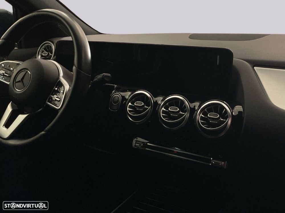 Mercedes-Benz EQA - 8