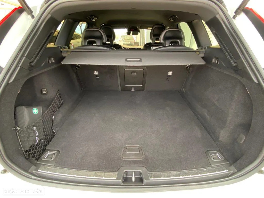Volvo XC 60 2.0 D4 R-Design AWD Geartronic - 15