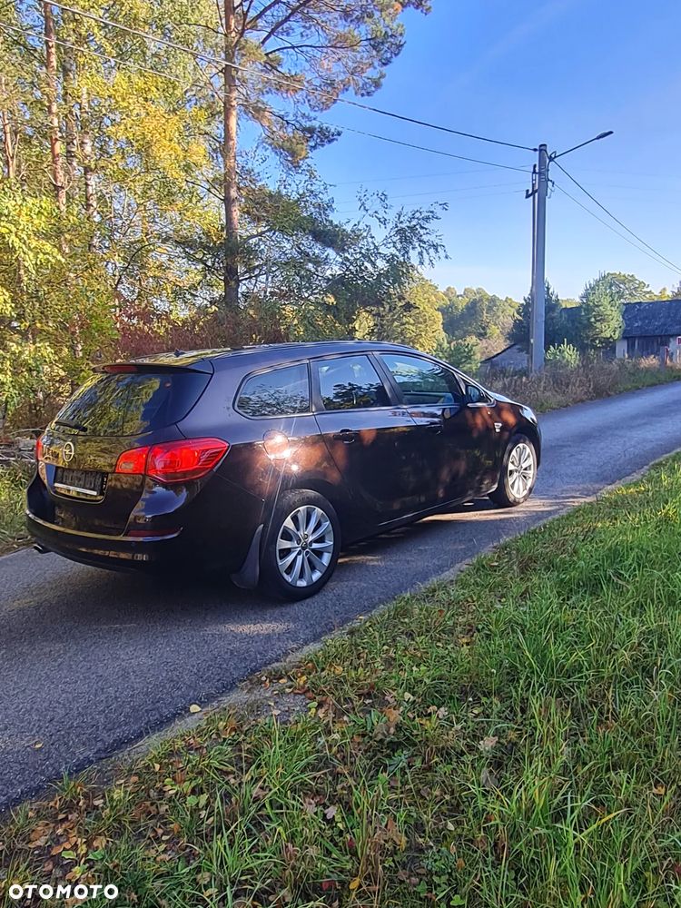 Opel Astra 2012 photo 3
