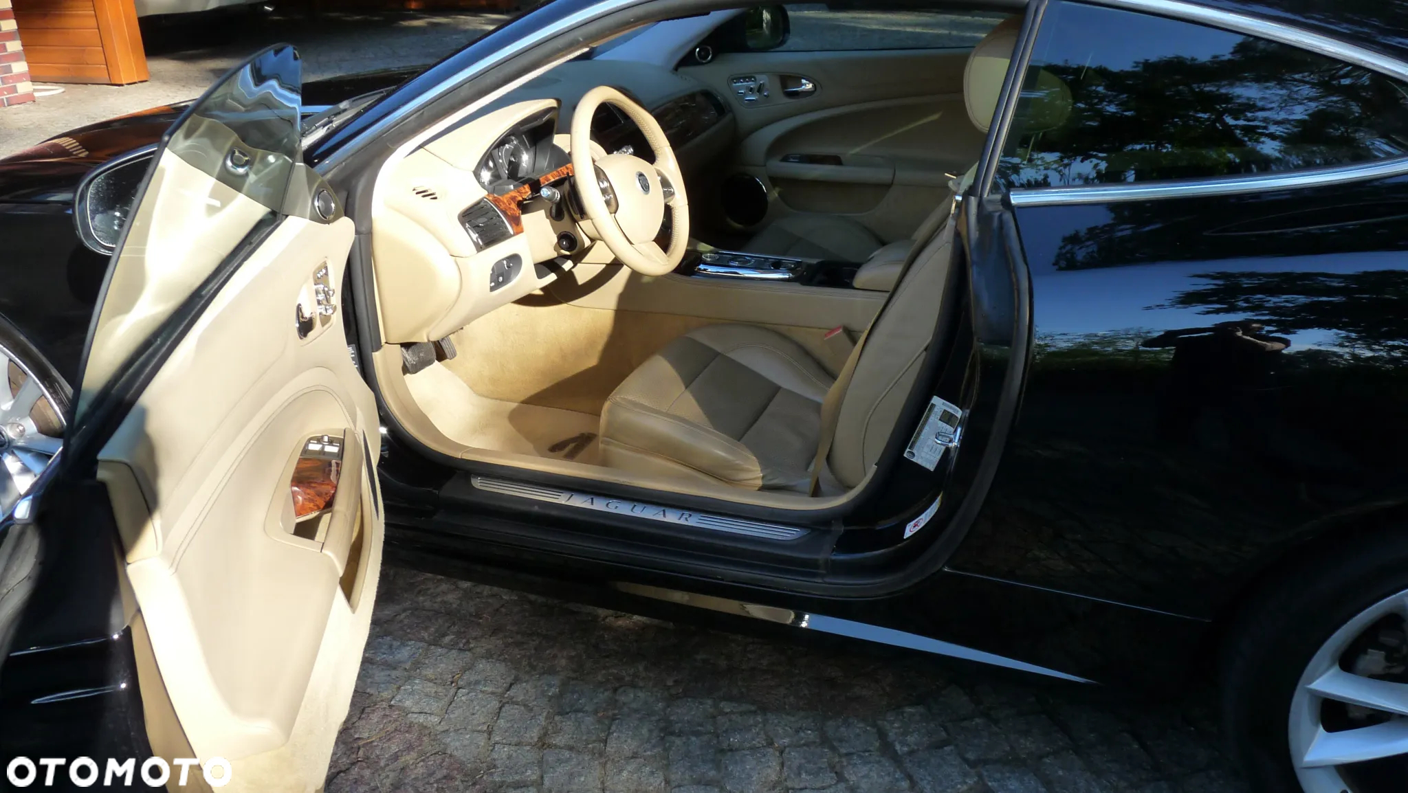 Jaguar XK 5.0 Coupe Portfolio - 16