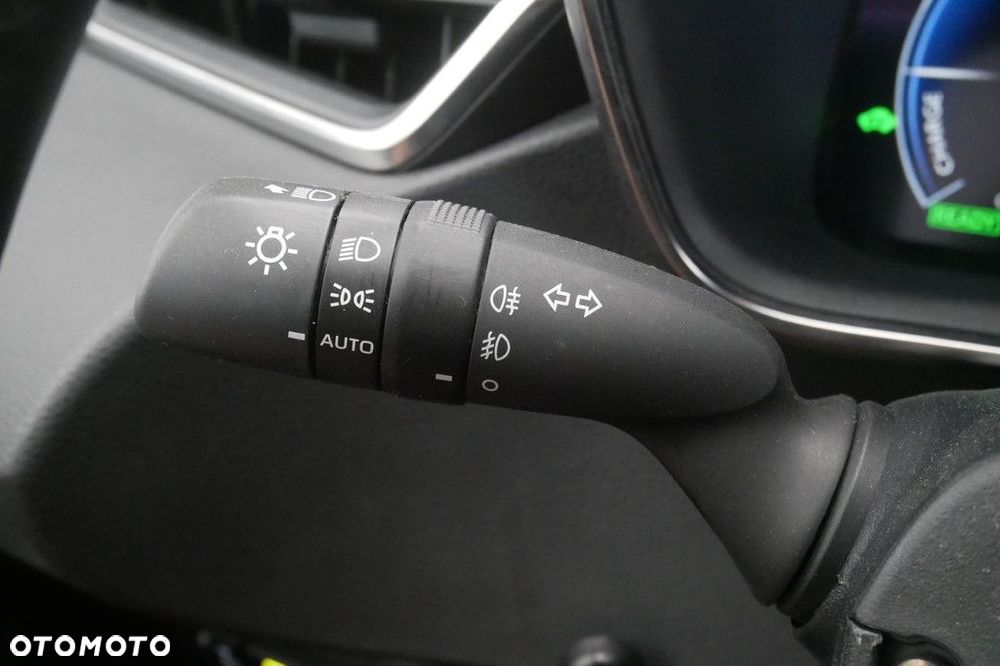 Toyota Corolla 1.8 Hybrid Comfort - 28