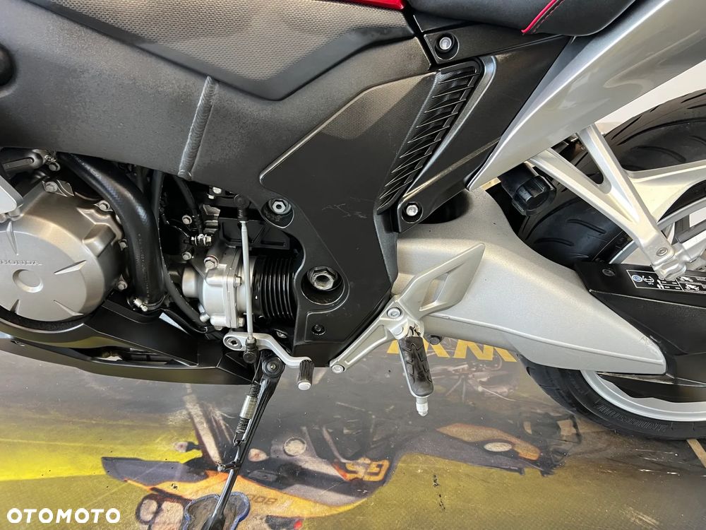 Honda VFR - 15