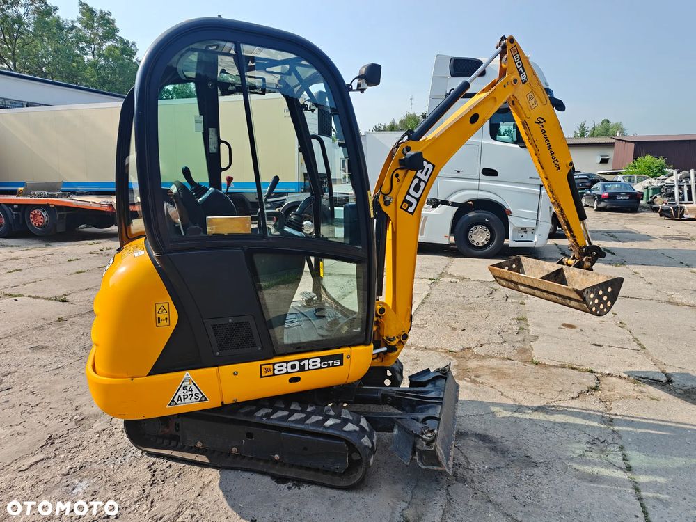 JCB 8018 gravemaster - 6