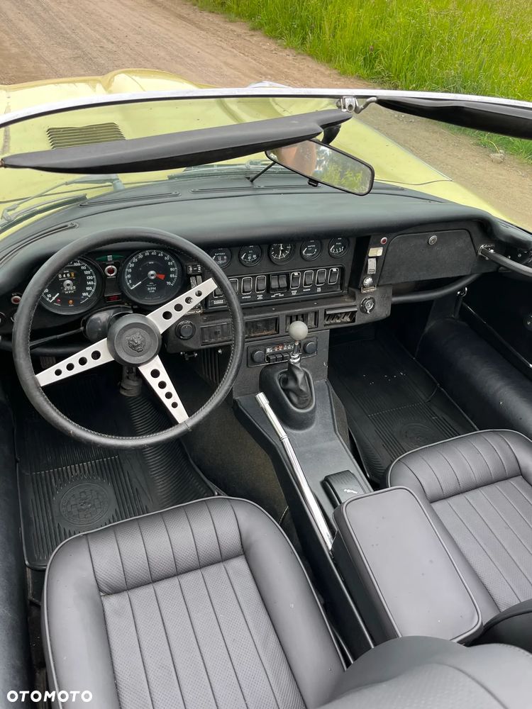Jaguar E-Type - 22