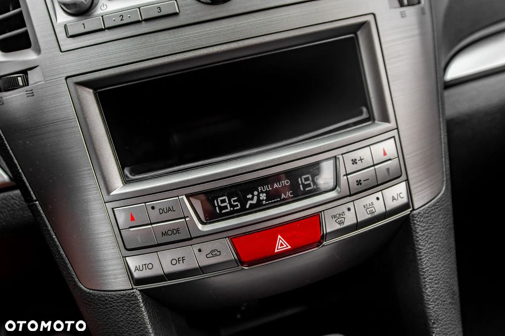 Subaru Legacy 2.0i Comfort Navi AT - 30