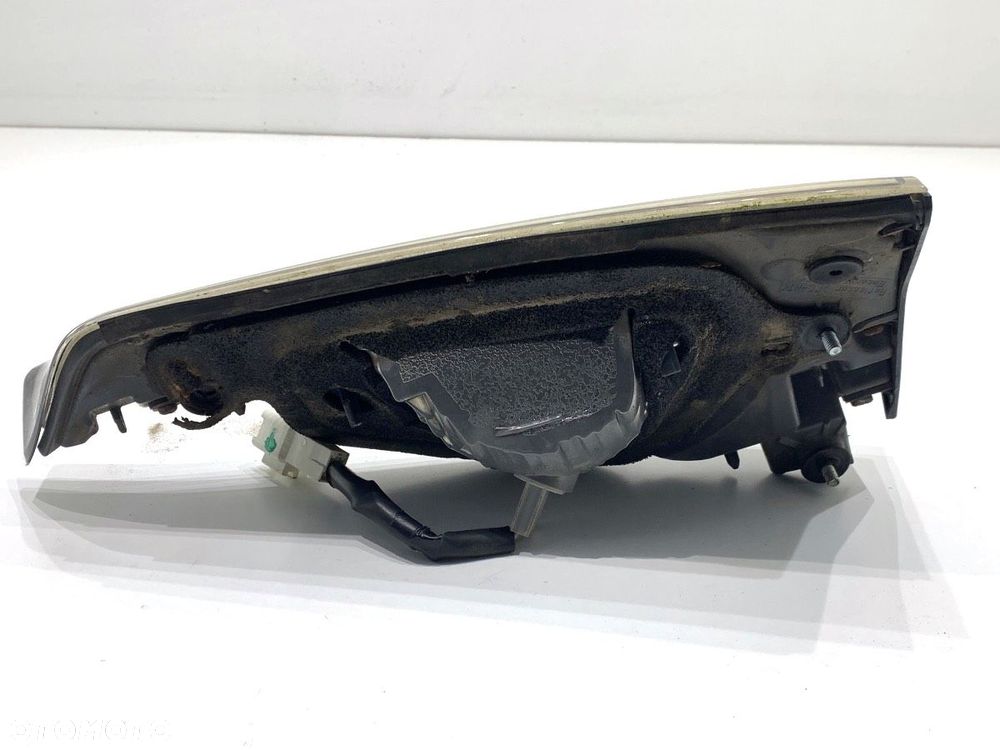 LAMPA TYŁ LEWA WEWNĘTRZNA  LEXUS CT (ZWA10_) 2010 - 2022 200h (ZWA10_) 73 kW [99 KM] Hybryda - 3