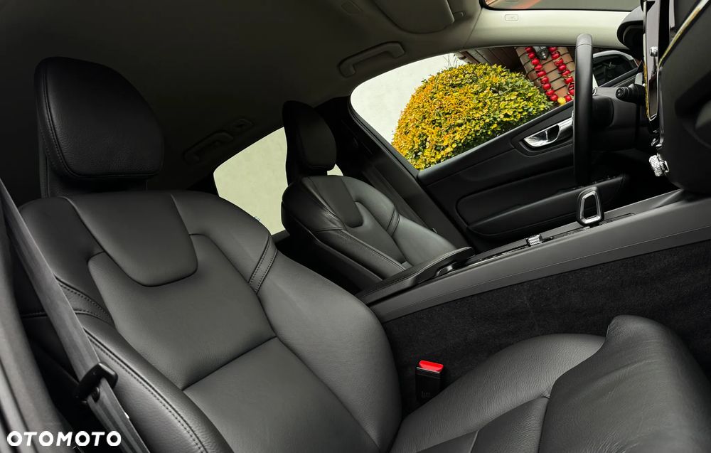 Volvo XC 60 B5 B AWD Geartronic RDesign - 11