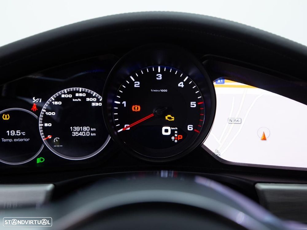 Porsche Panamera 4 S - 32
